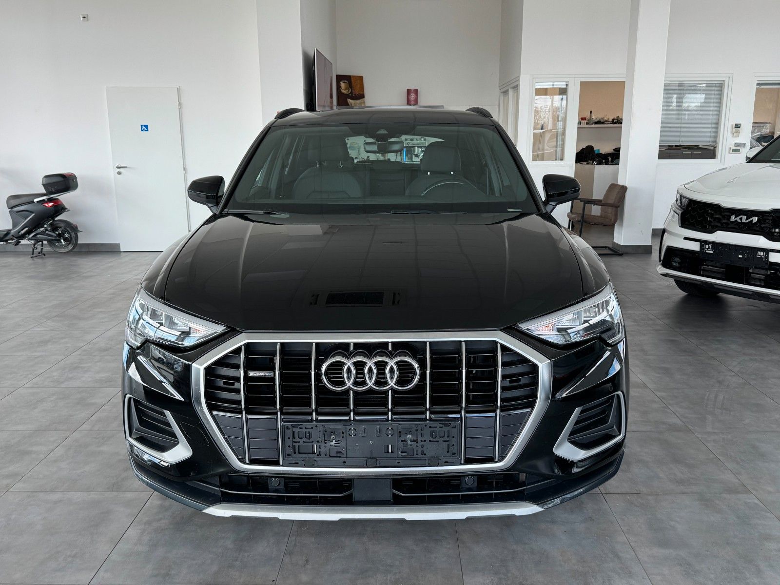 Audi Q3 45TFSI qu S tronic - Samsaru's Car Outlet
