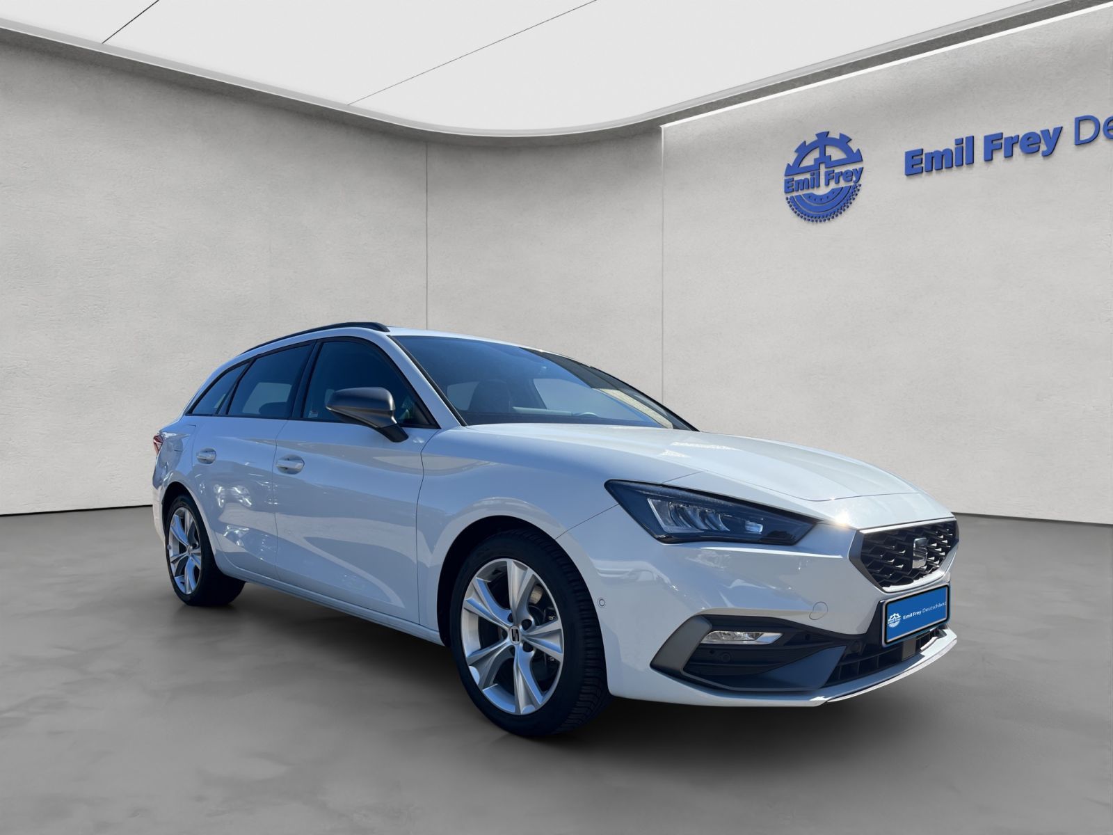 Seat Leon Sportstourer 2.0 TDI DSG FR AHK Kamera Navi