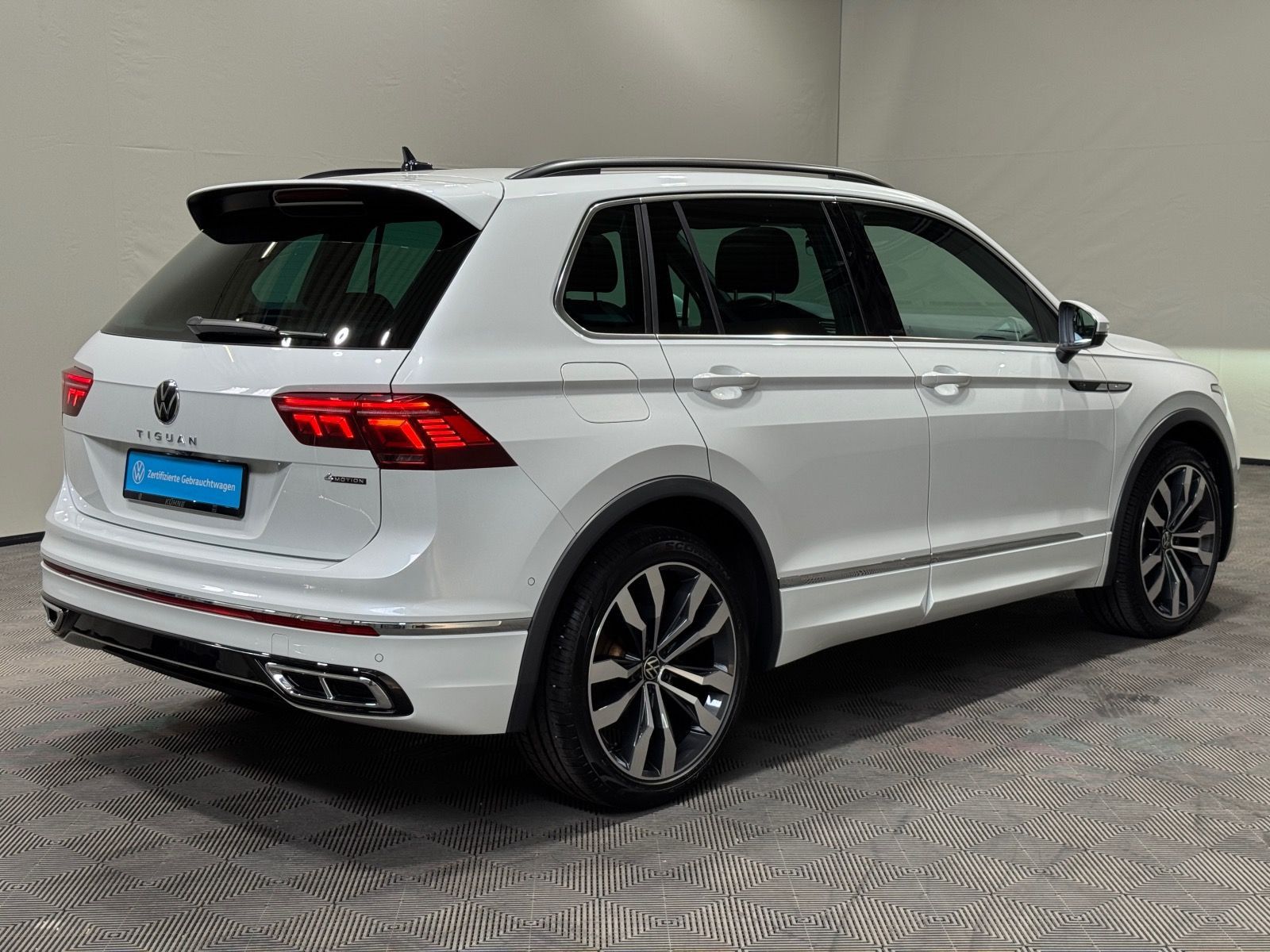 Volkswagen Tiguan R-Line 2.0 TDI DSG 4M - Samsaru's Car Outlet