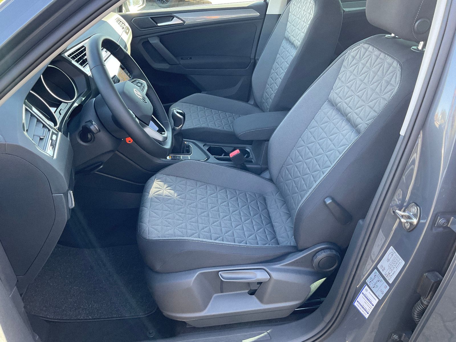 Volkswagen Tiguan Life - Samsaru's Car Outlet