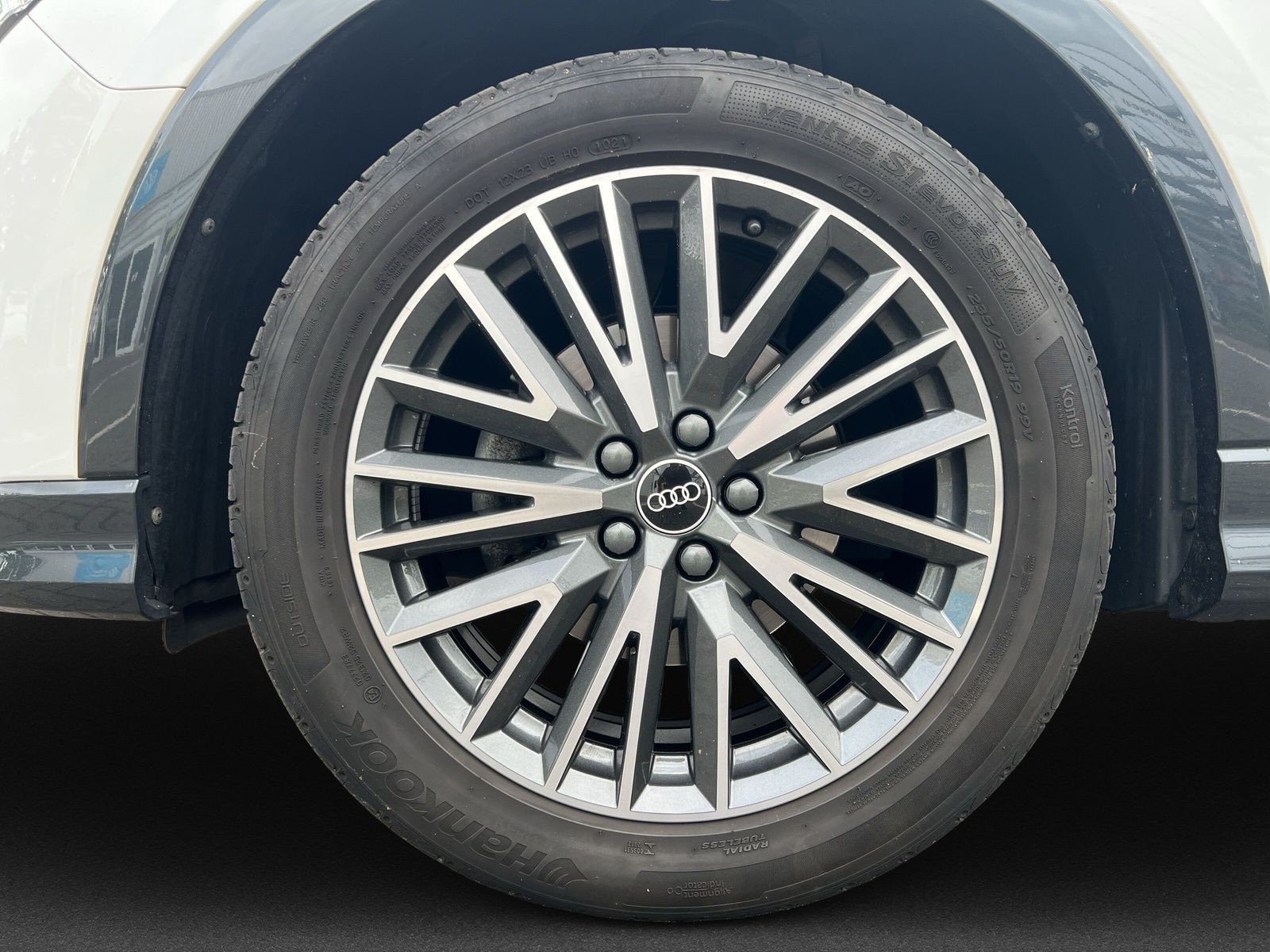 Audi Q3 S line 35 TDI quattro - Samsaru's Car Outlet