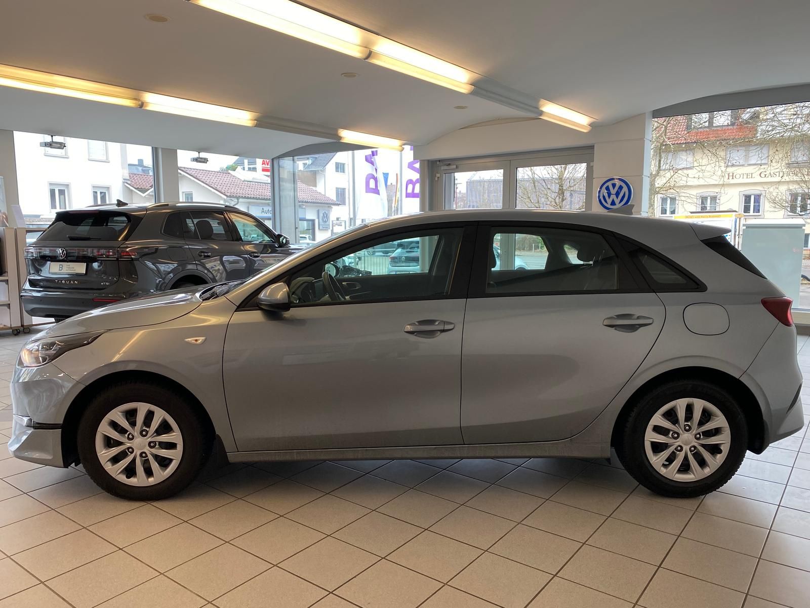 Kia Ceed - Samsaru's Car Outlet