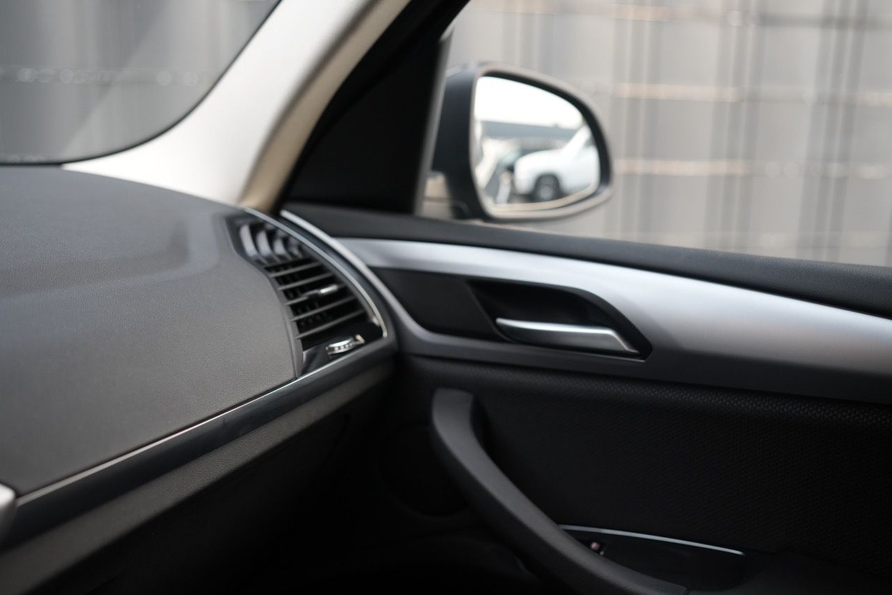 BMW X3 xDrive 20 i Advantage *LIVECOCKPIT*NAVI*