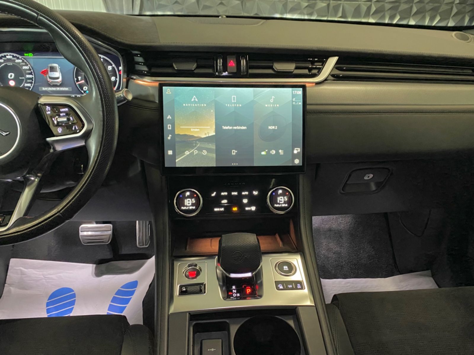 Jaguar F-Pace P550 SVR V8 AWD,ACC,Digitales Cockpit,AHK