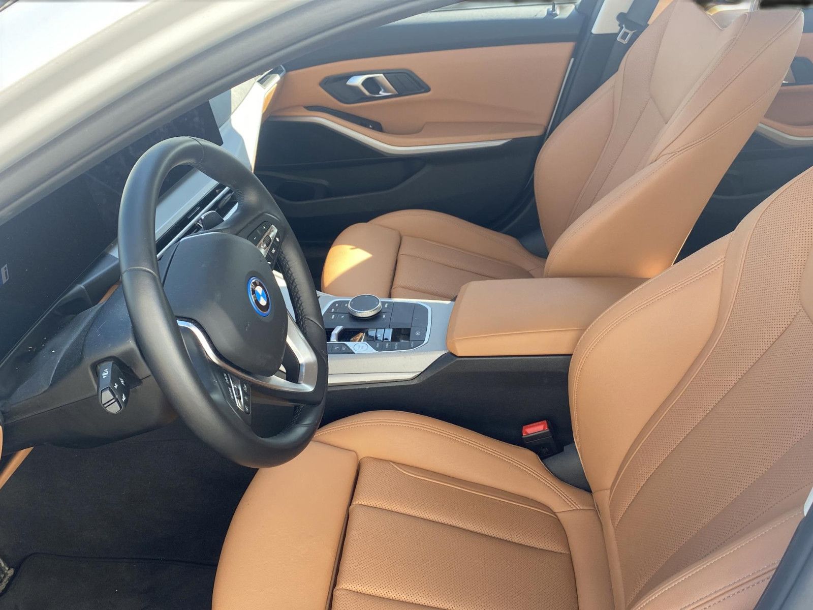 BMW 330 e - Samsaru's Car Outlet