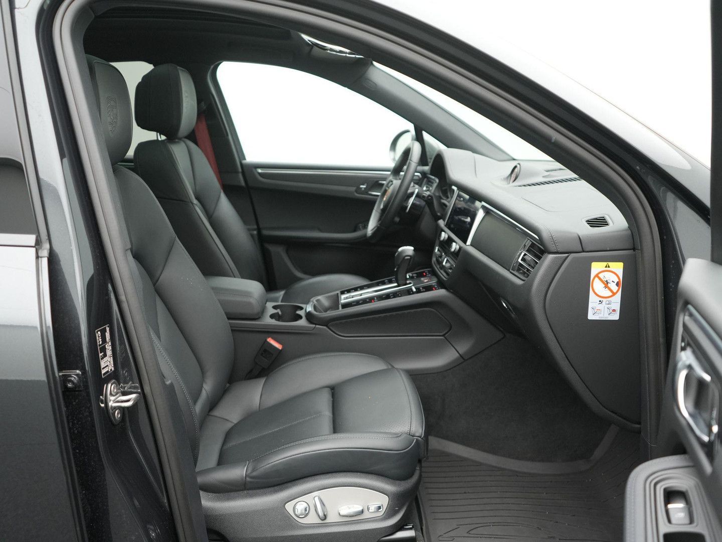 Porsche Macan T - Samsaru's Car Outlet