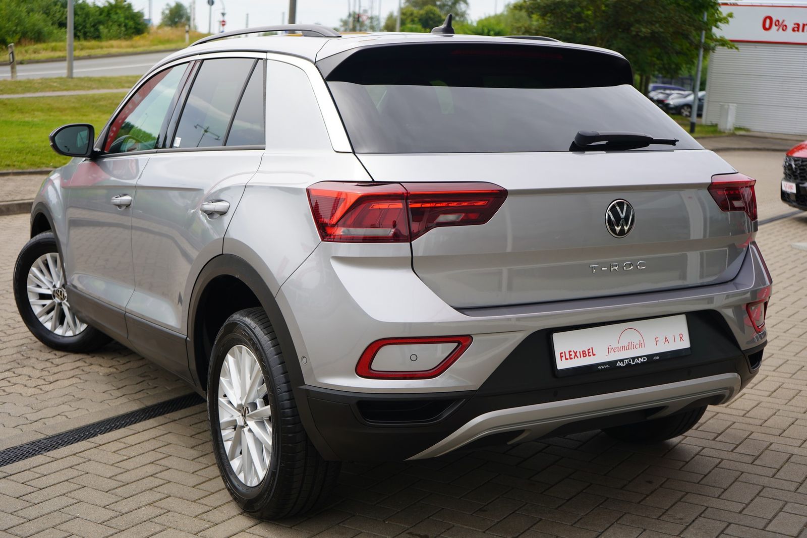 Volkswagen T-Roc 1.0 TSI Life - Samsaru's Car Outlet