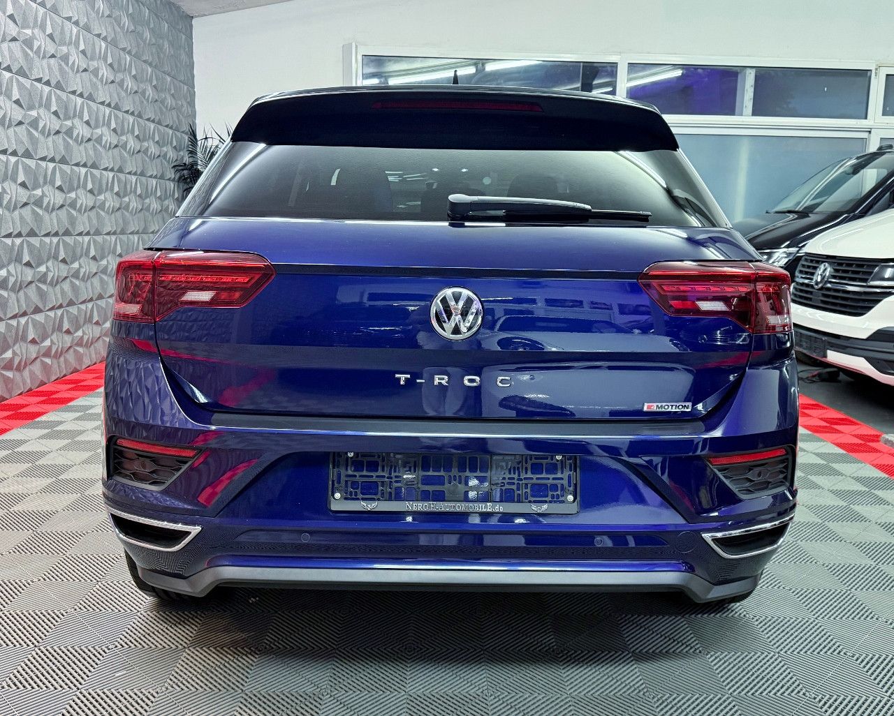 Volkswagen T-Roc 2.0 TDI DSG 4MOTION R-Line - Samsaru's Car Outlet