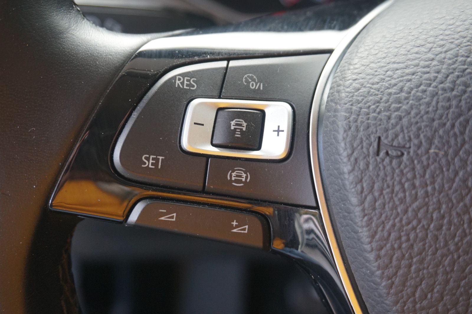 Volkswagen T-Roc Style - Samsaru's Car Outlet