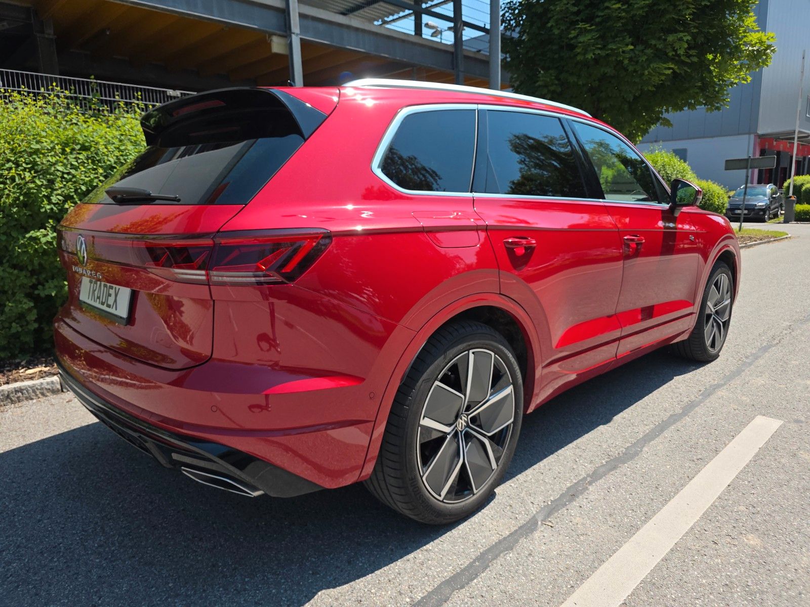 Volkswagen Touareg 3.0 TDI 4Motion R-Line - Samsaru's Car Outlet