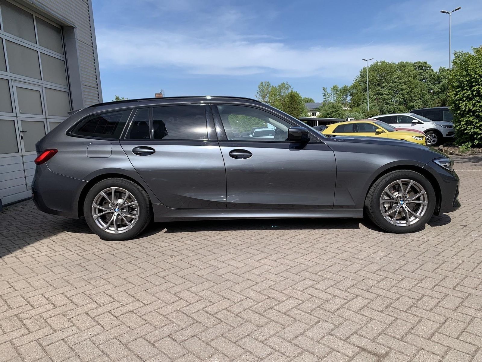 BMW 330i Touring Sport Line - Samsaru's Car Outlet