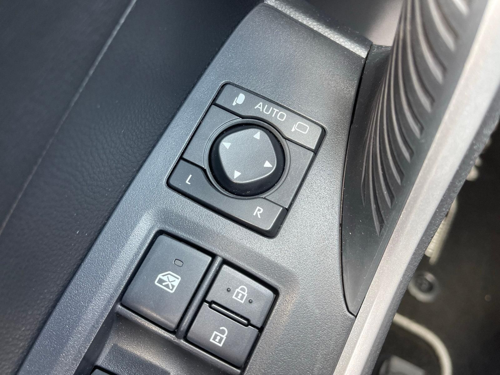 Toyota RAV4 2.5 Hybrid 4x2 - Samsaru's Car Outlet
