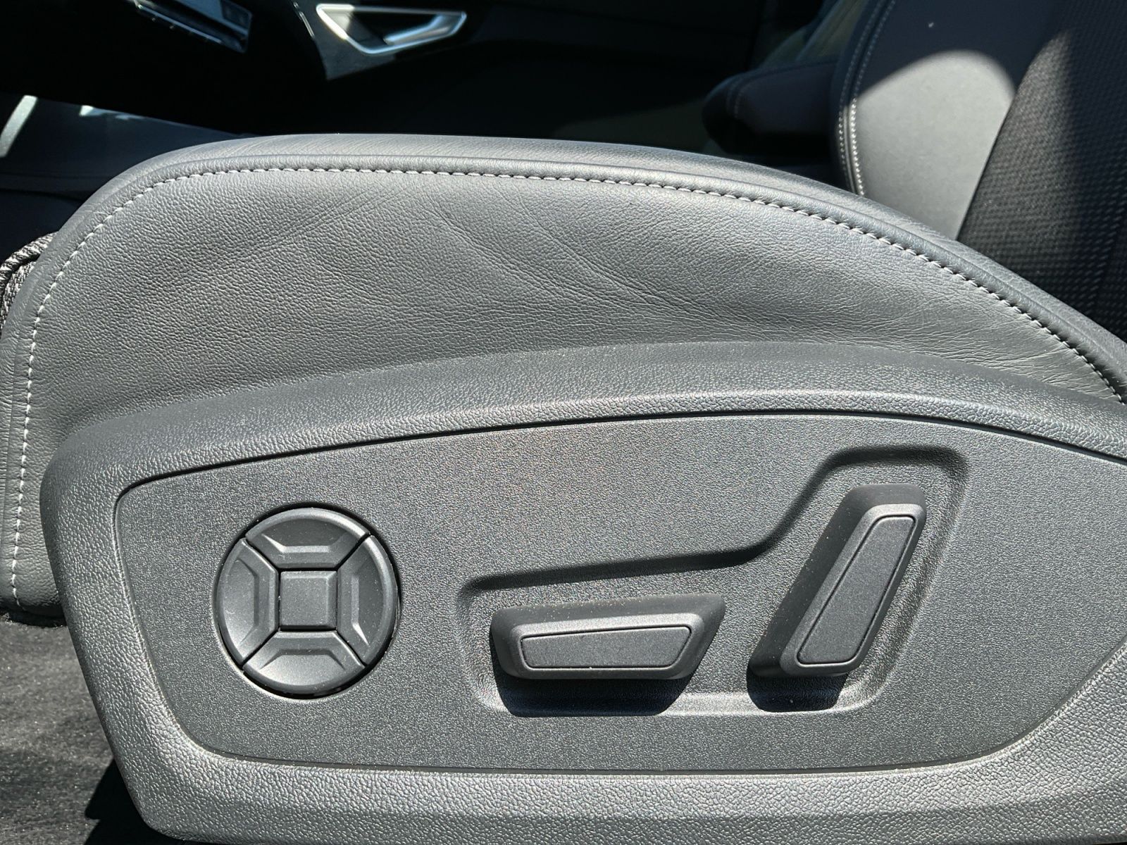 Audi Q4 e-tron 45 quattro S-line Pano AHK Matrix HUD