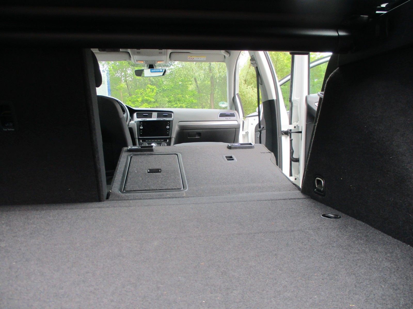 Volkswagen Golf VII Variant DSG - Samsaru's Car Outlet