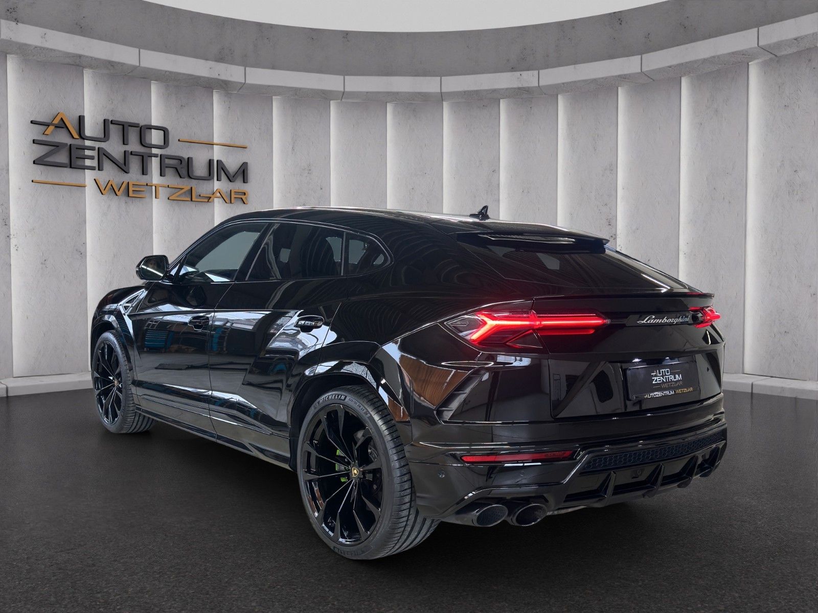 Lamborghini Urus 4.0 V8 - Samsaru's Car Outlet