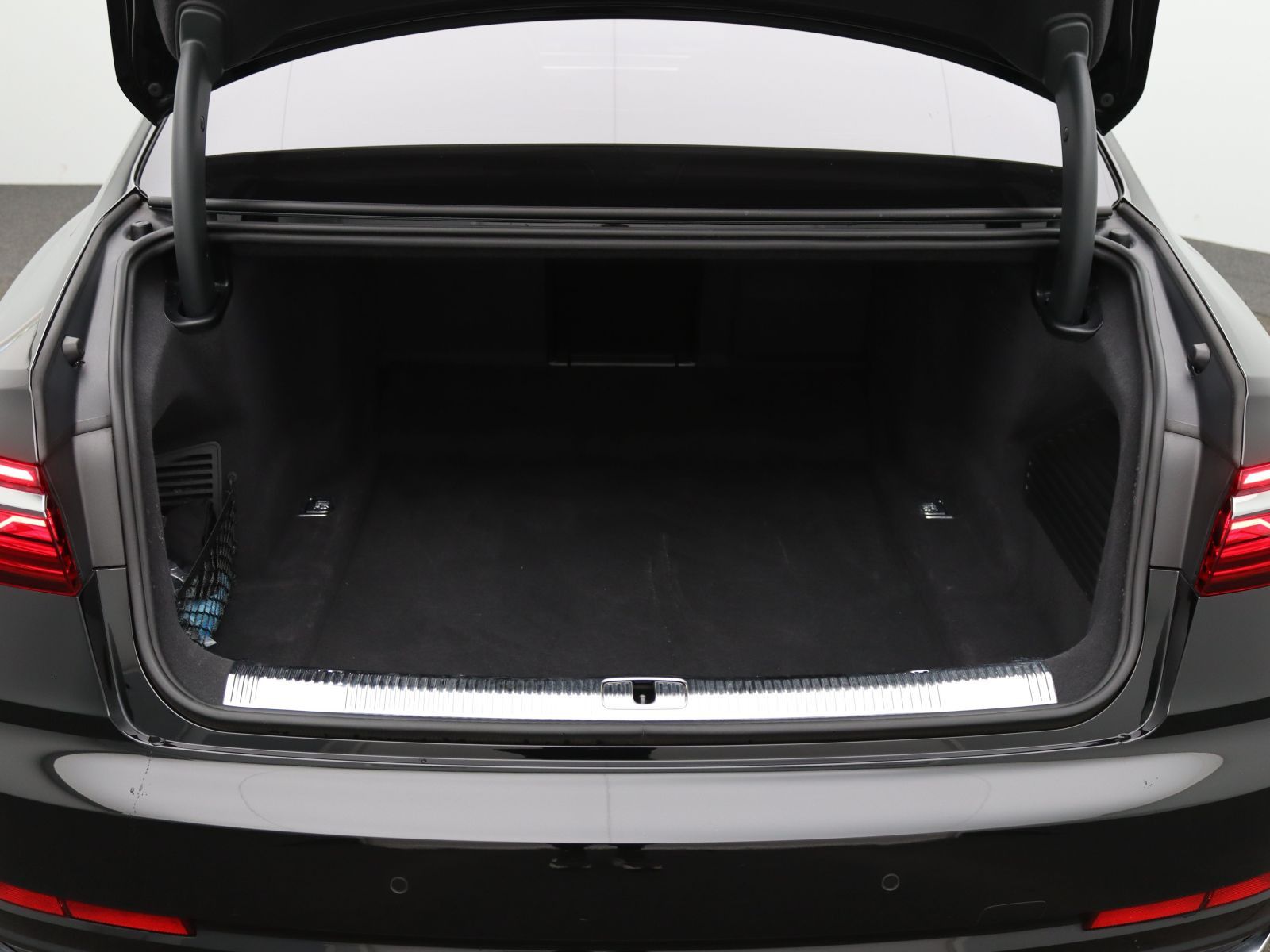 Audi A8 lang 50 TDI quattro - Samsaru's Car Outlet