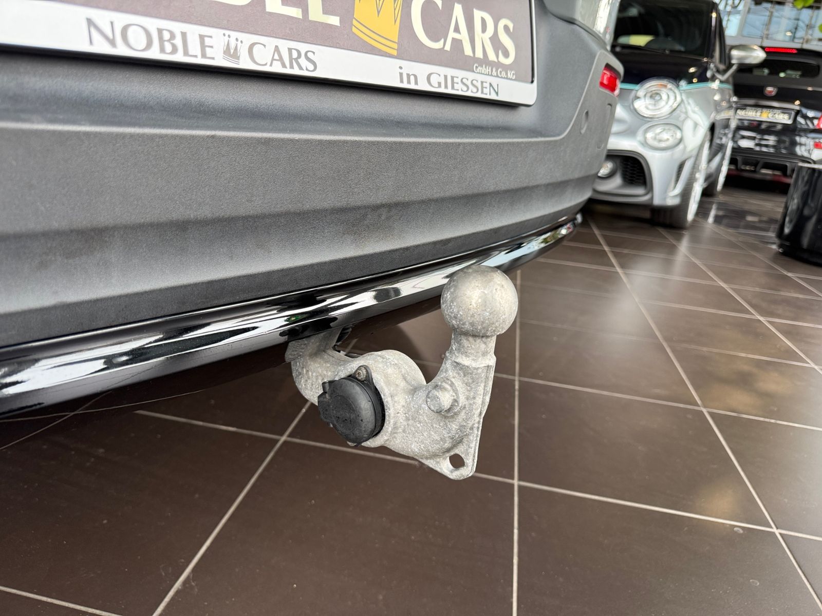 Volvo XC40 Plus Dark 2WD NAVI LED AHK PANO