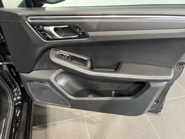Porsche Macan - Samsaru's Car Outlet