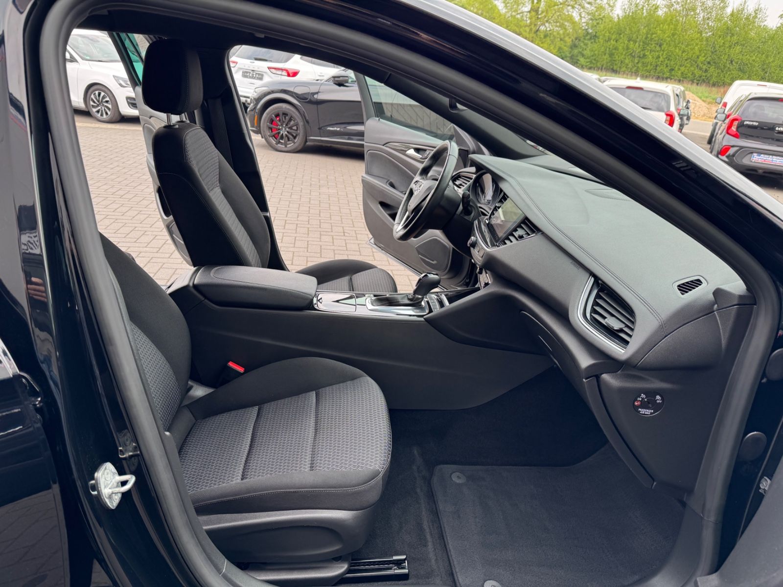 Opel Insignia B Sports Tourer Business - Samsaru's Car Outlet