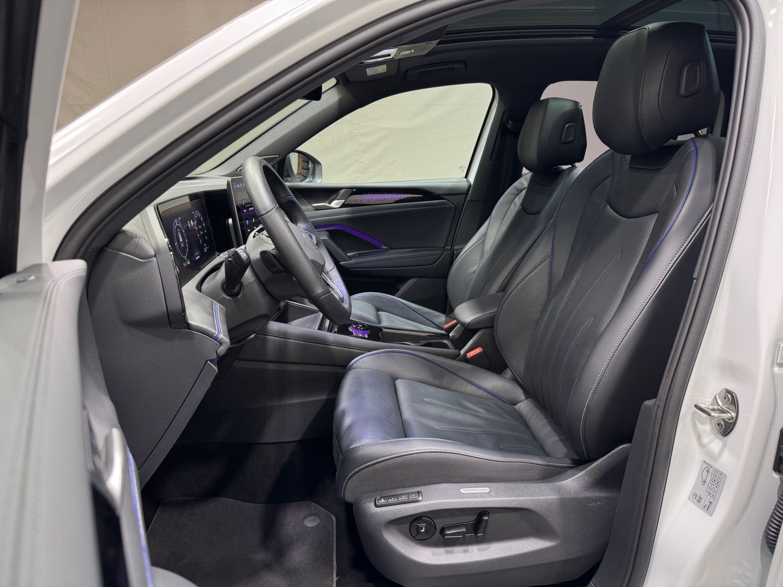 Volkswagen Tiguan R-Line 1.5 TSI eHybrid | MATRIX NAVI PANO