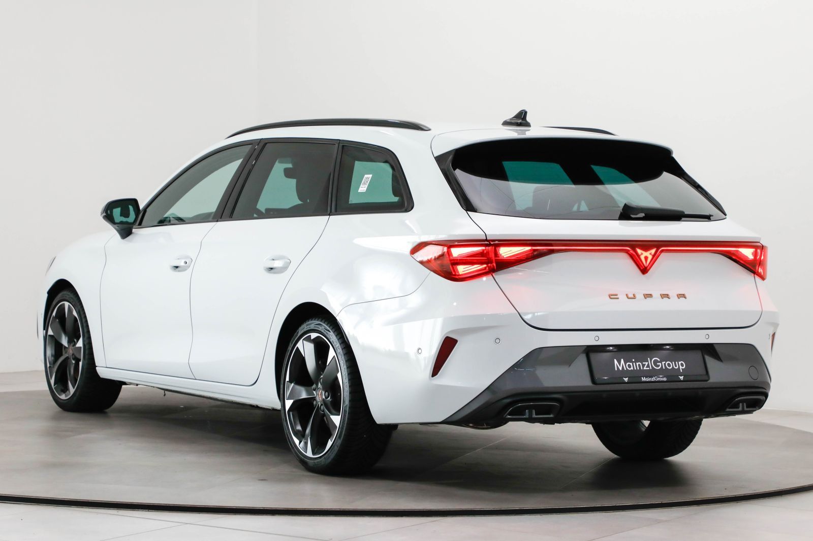 Seat Leon ST 2.0 TDI DSG AHK Kamera Navi ACC Keyless