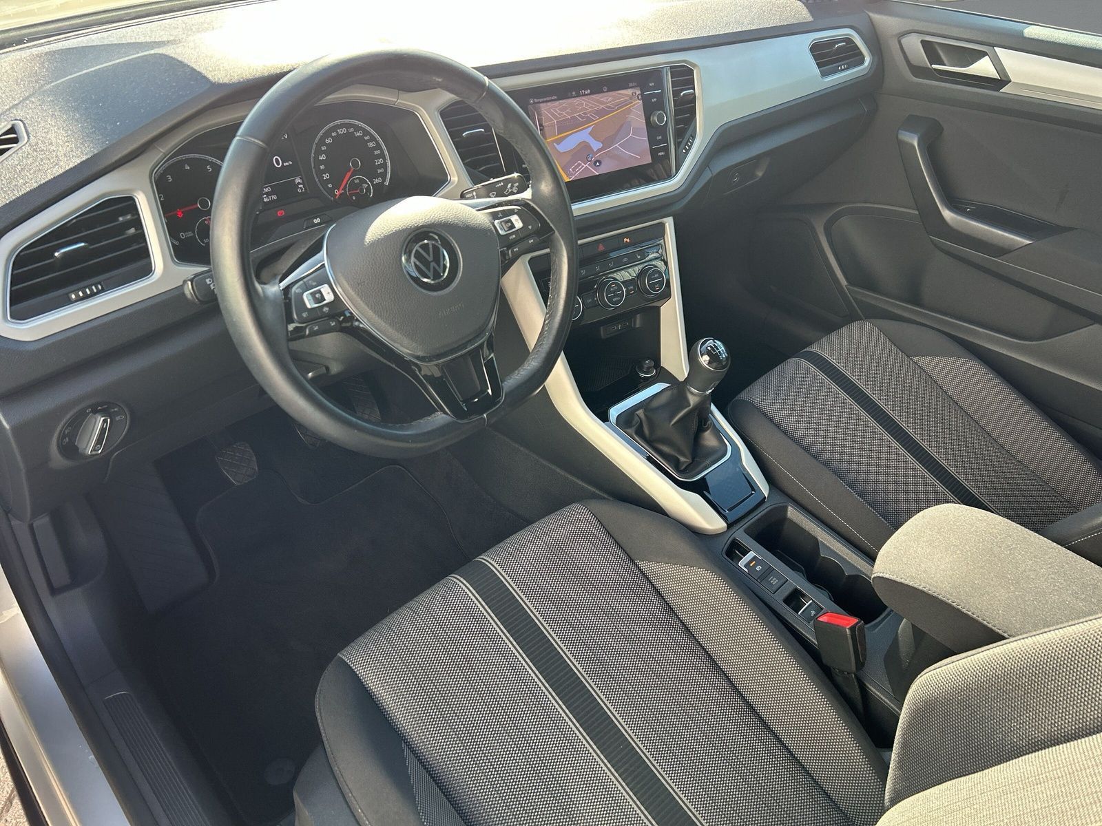 Volkswagen T-Roc 1.0 TSI Style - Samsaru's Car Outlet