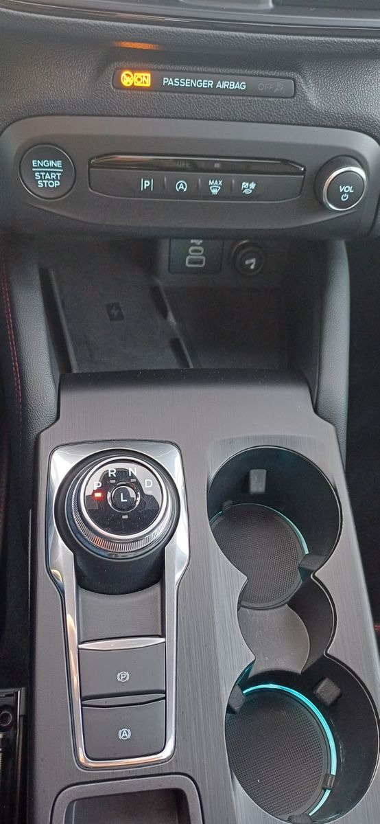 Ford Focus ST Line X-8Gang-Leder-Navi-Kamera-Pano-AHK