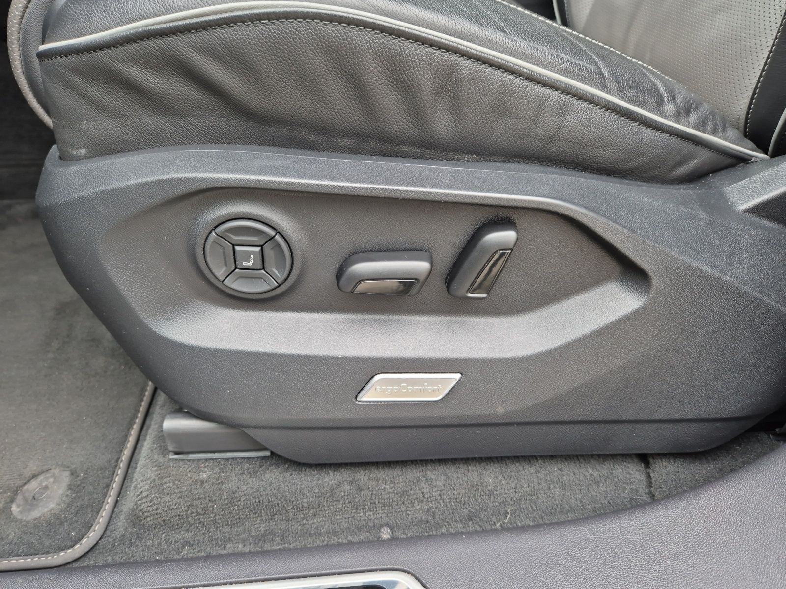 Volkswagen Touareg TDI R-Line 4M - Samsaru's Car Outlet
