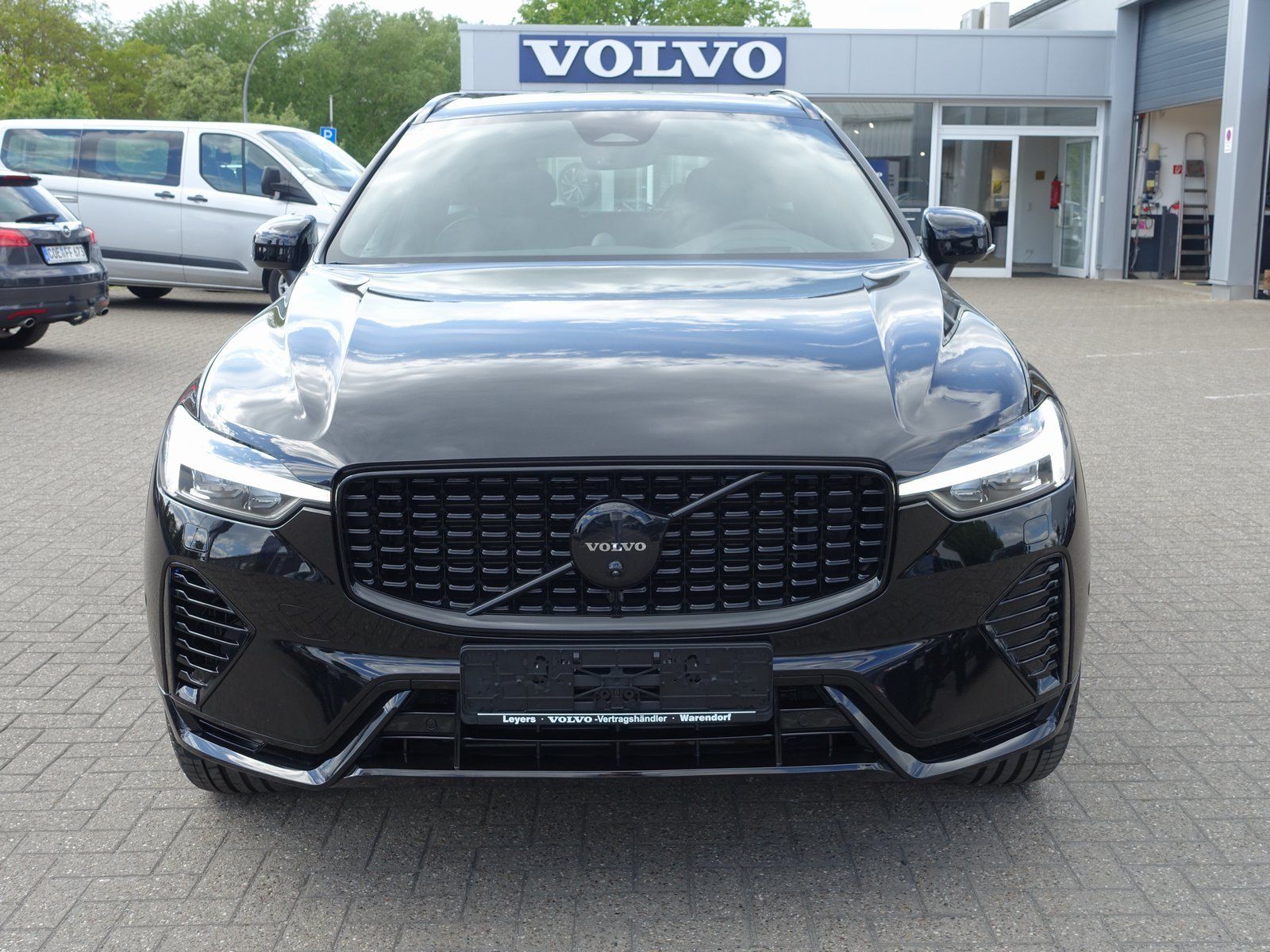 Volvo XC60 Black Edition Plus T6 AWD - Samsaru's Car Outlet