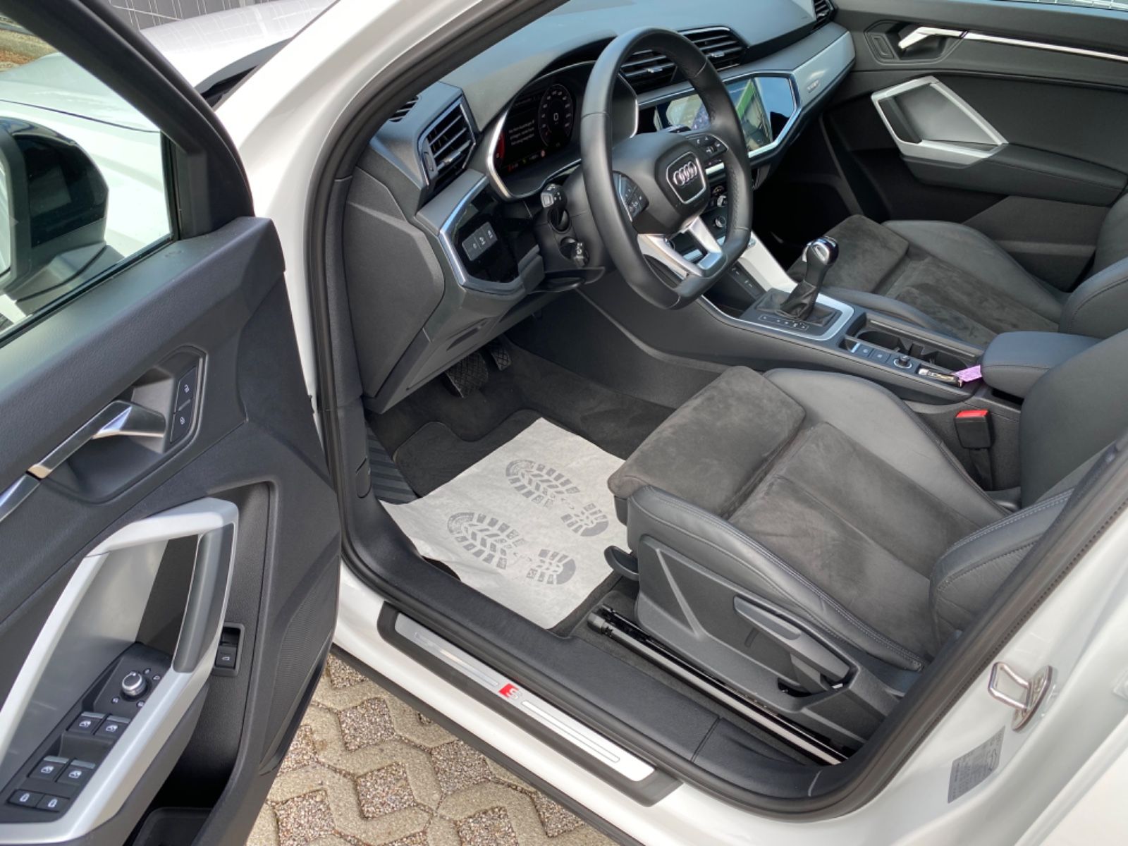 Audi Q3 35 TDI quattro S tronic S line - Samsaru's Car Outlet