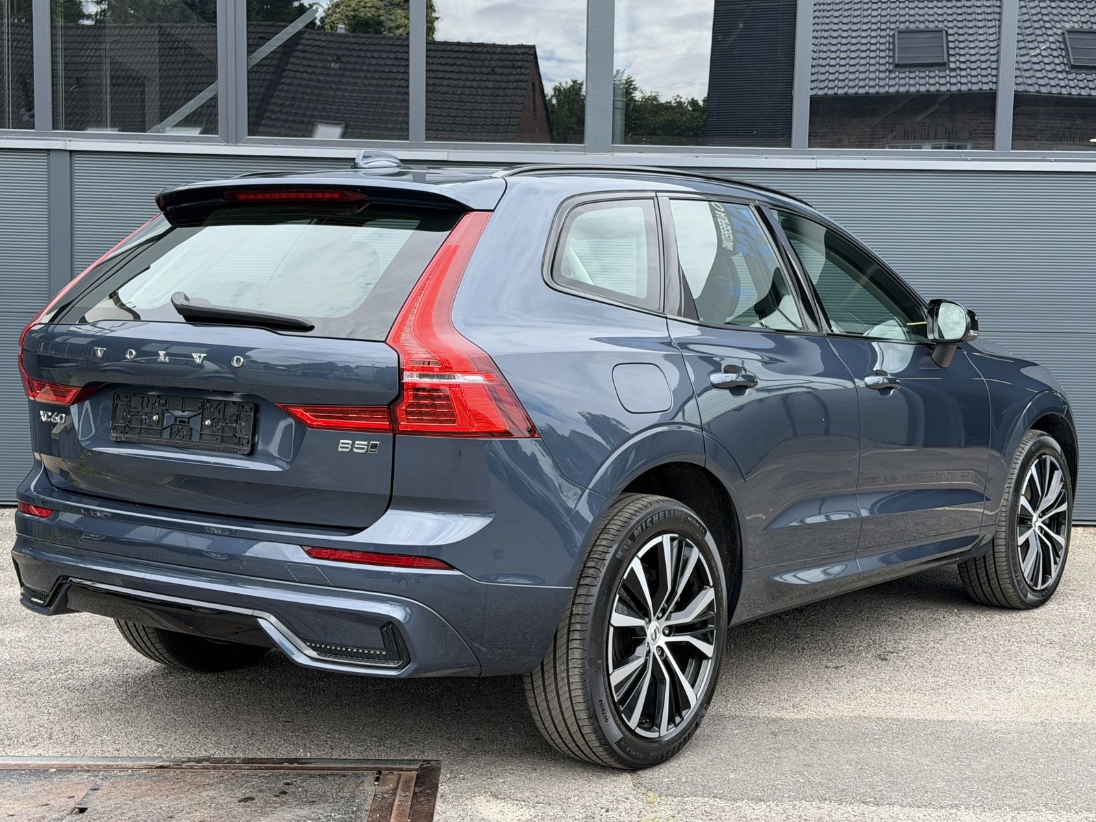 Volvo XC60 B5 D AWD Ultimate Dark ACC / PANO / RFK