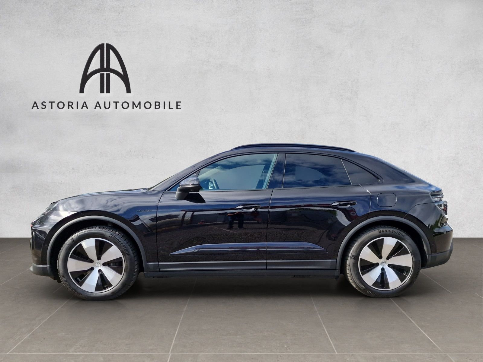 Porsche Macan 4 - Samsaru's Car Outlet