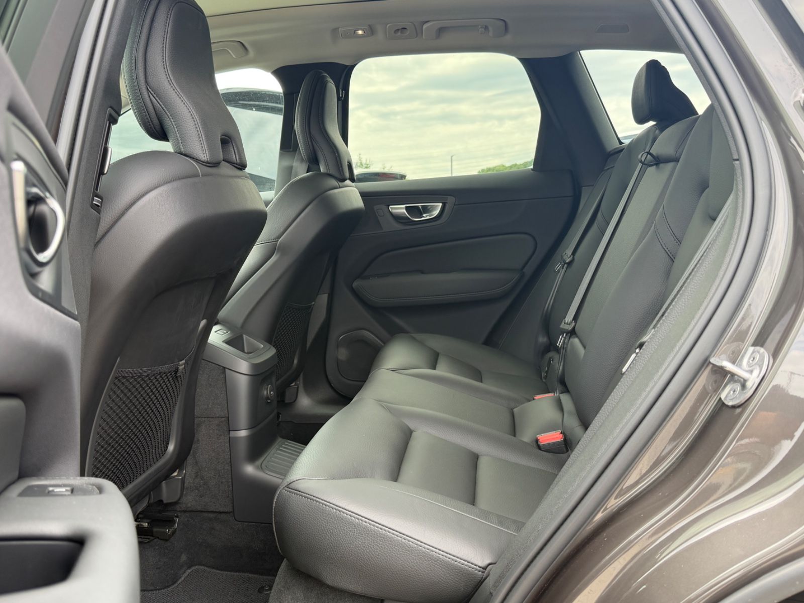 Volvo XC60 T8 Ultimate Dark Recharge HEICO V-Max offen