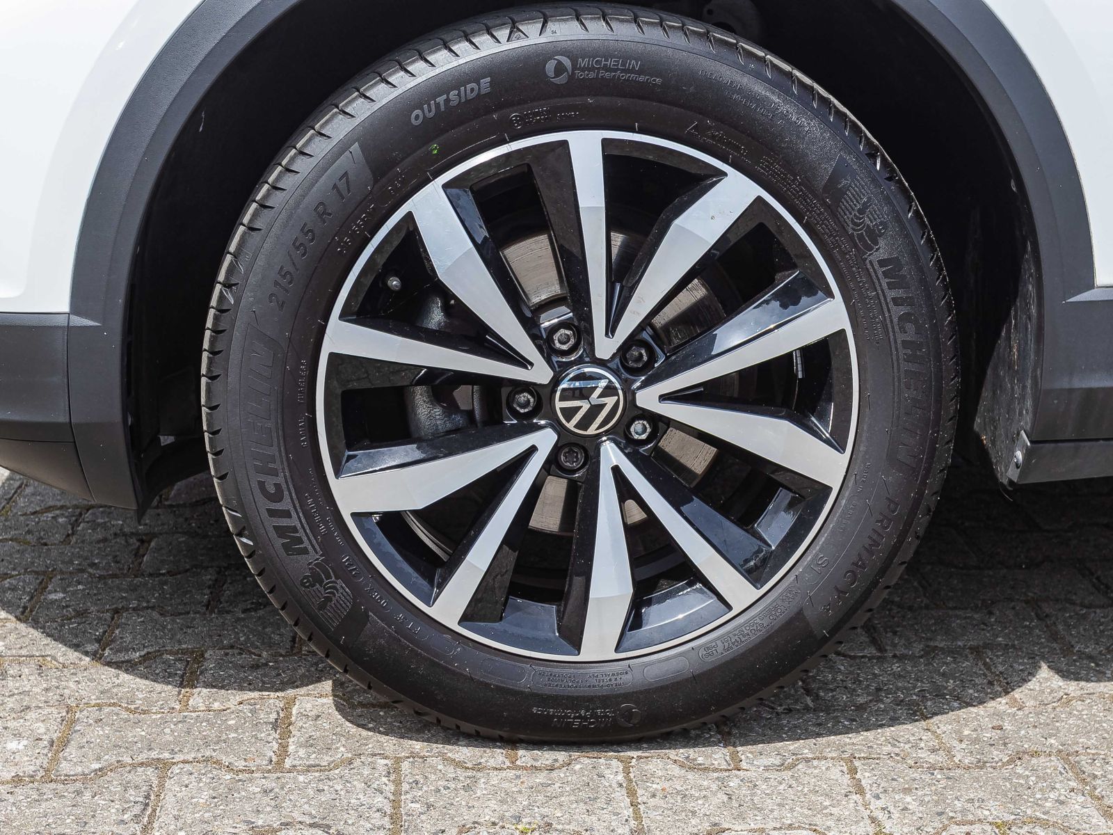 Volkswagen T-Roc 1.0 TSI Style - Samsaru's Car Outlet