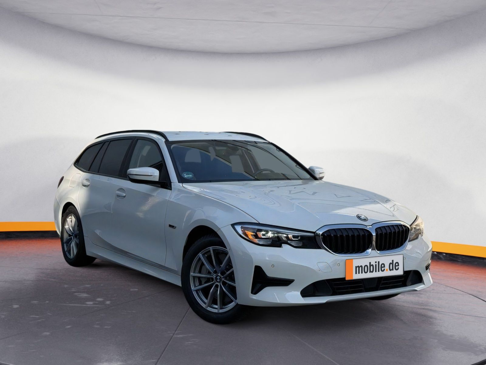 BMW 330 e Touring Aut. Advantage - Samsaru's Car Outlet