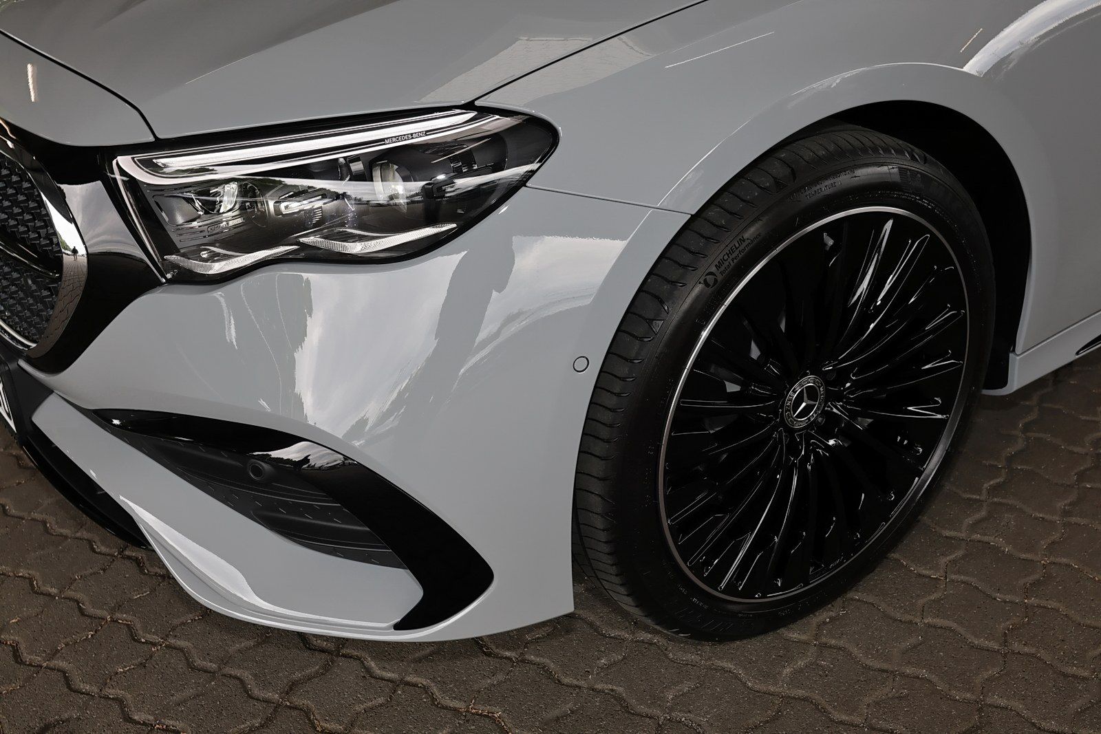 Mercedes-Benz E 450 d 4M T AMG MBUX+360°+DIG-LED+Pano+AHK+Nigh