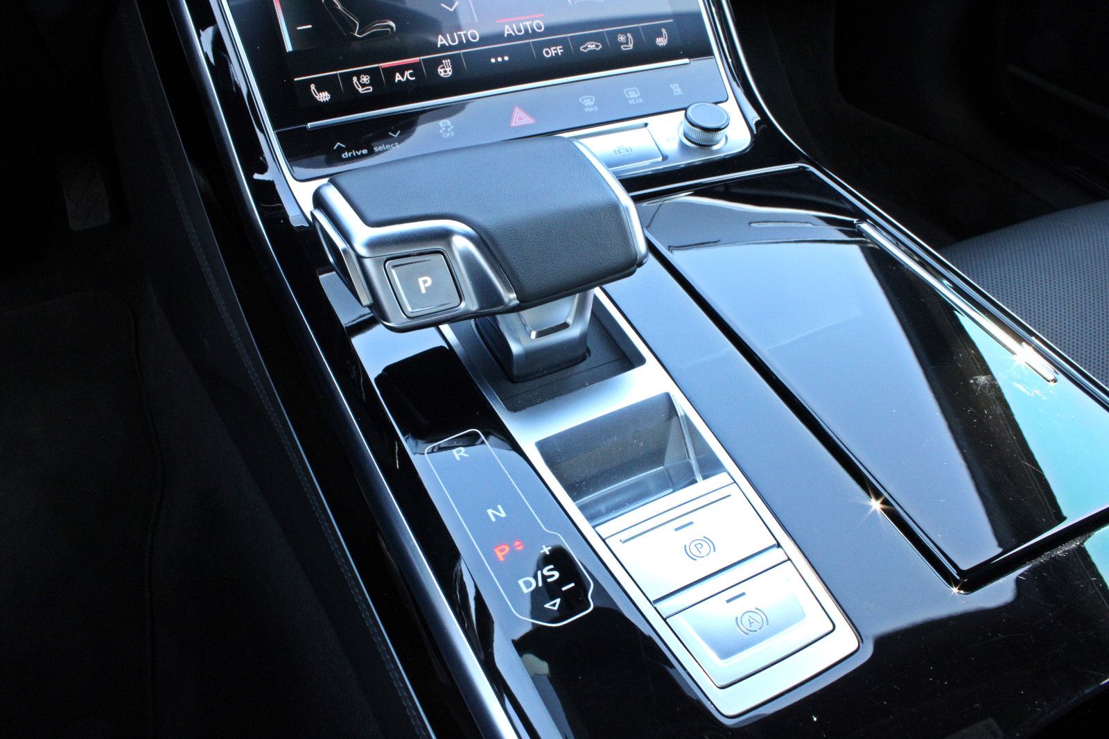 Audi A8 Lang 55TFSI S LINE BLACK - Samsaru's Car Outlet