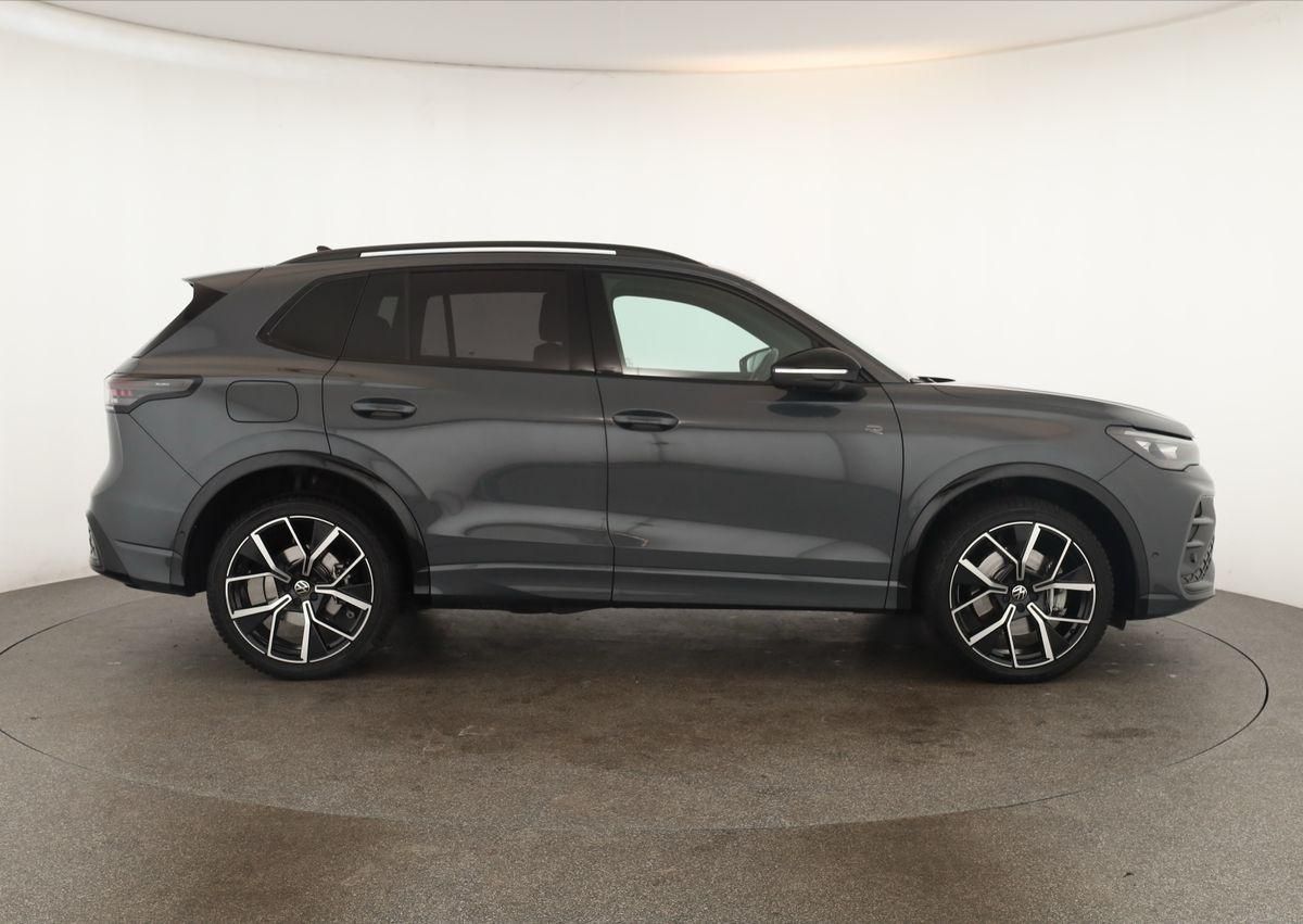 Volkswagen Tiguan 2.0 TSI DSG 4M R-Line IQ Pano Nav 360 AHK