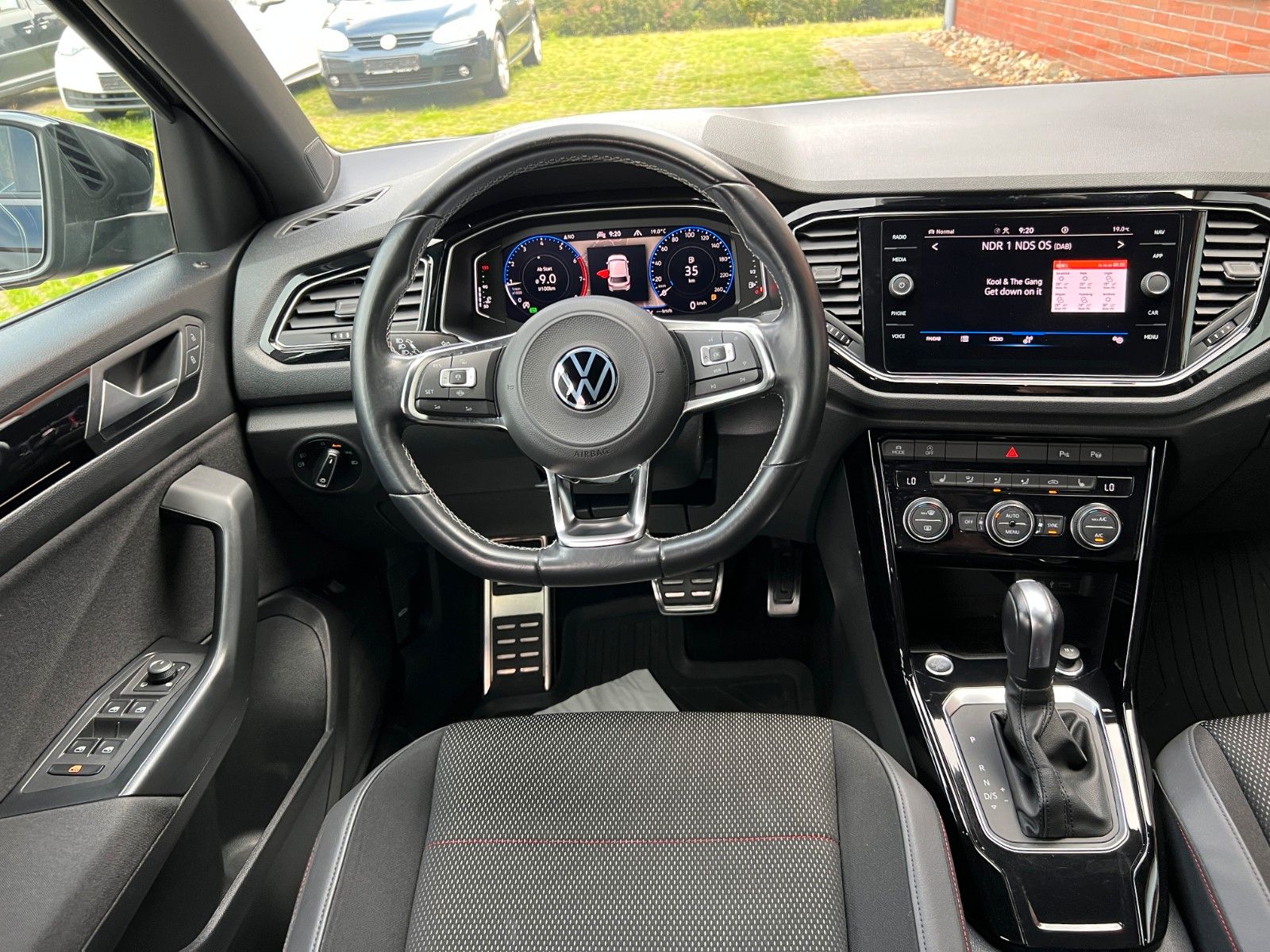 Volkswagen T-Roc 1.5TSi DSG Black - Samsaru's Car Outlet