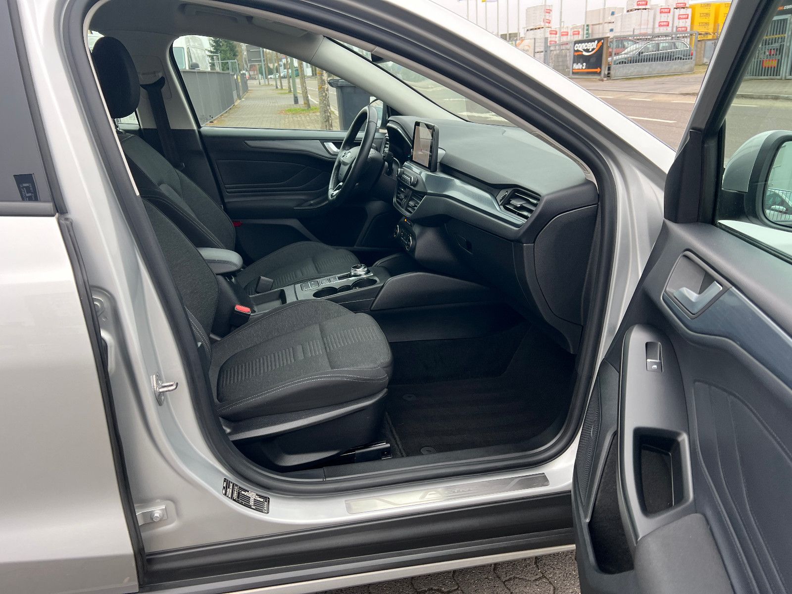Ford Focus Turnier Active X Aut. - Samsaru's Car Outlet