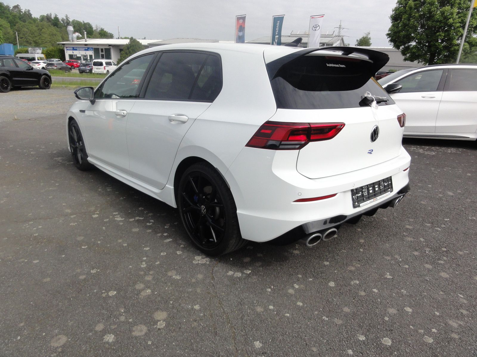 Volkswagen Golf VIII Lim. R 20 Years 4Motion - Samsaru's Car Outlet
