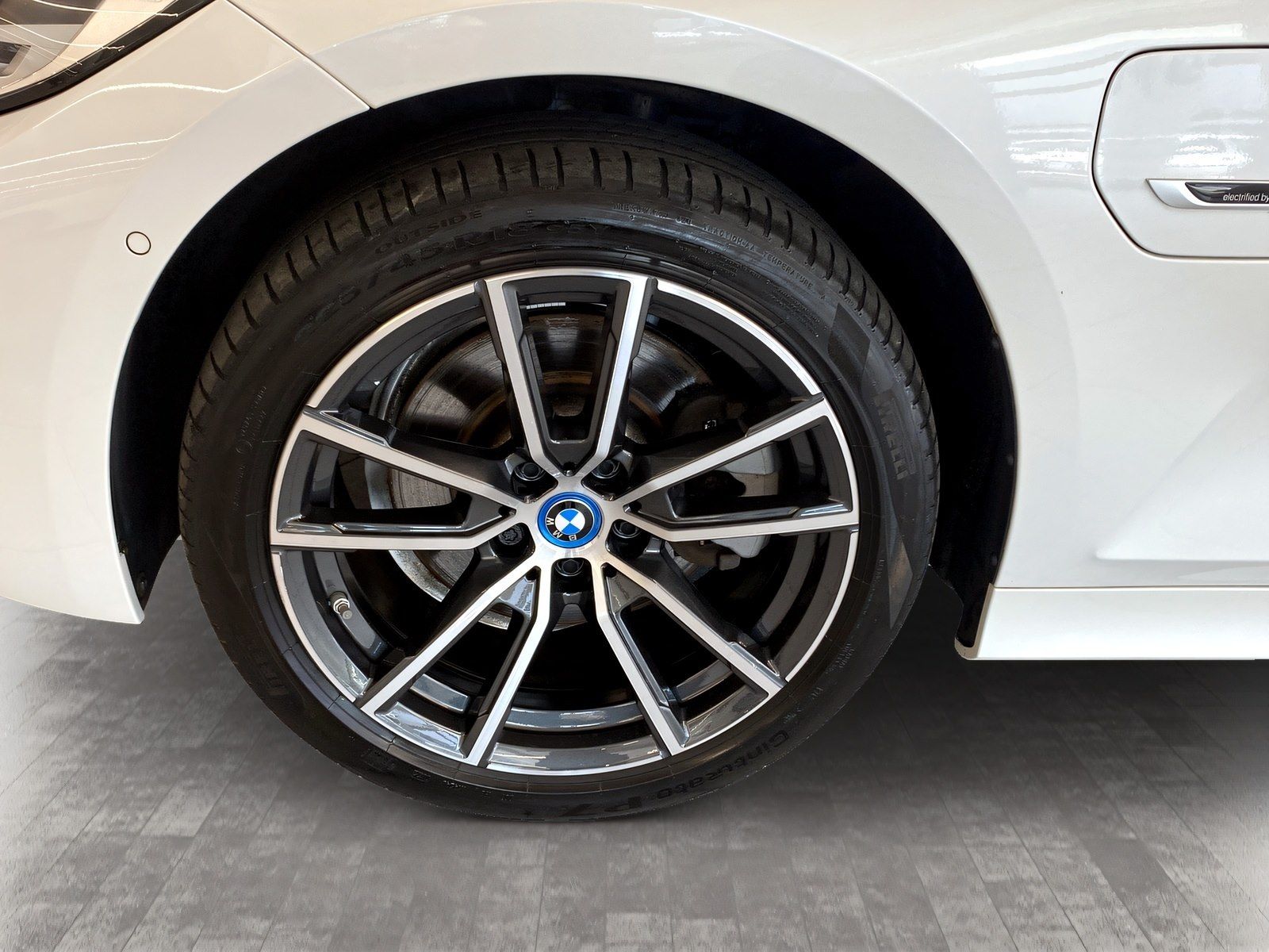 BMW 320e xDrive Touring - Samsaru's Car Outlet