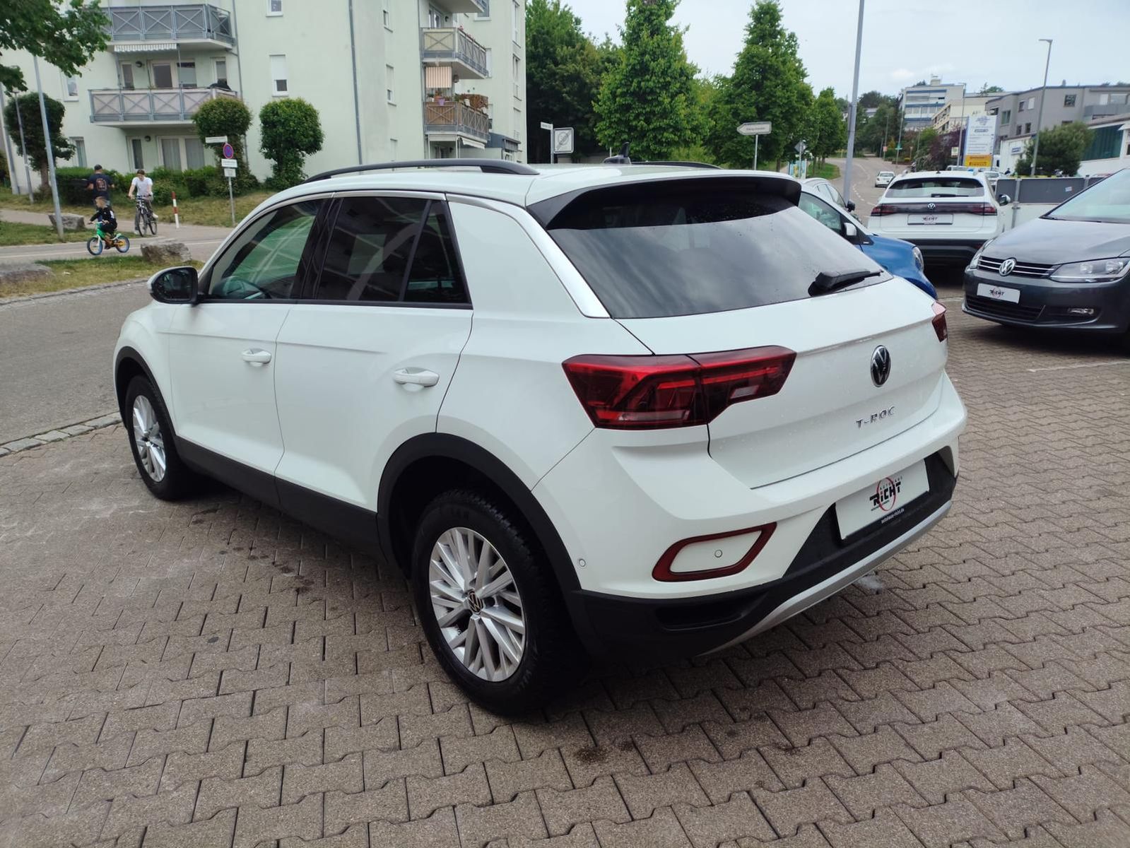 Volkswagen T-Roc 1.0 TSI Life - Samsaru's Car Outlet