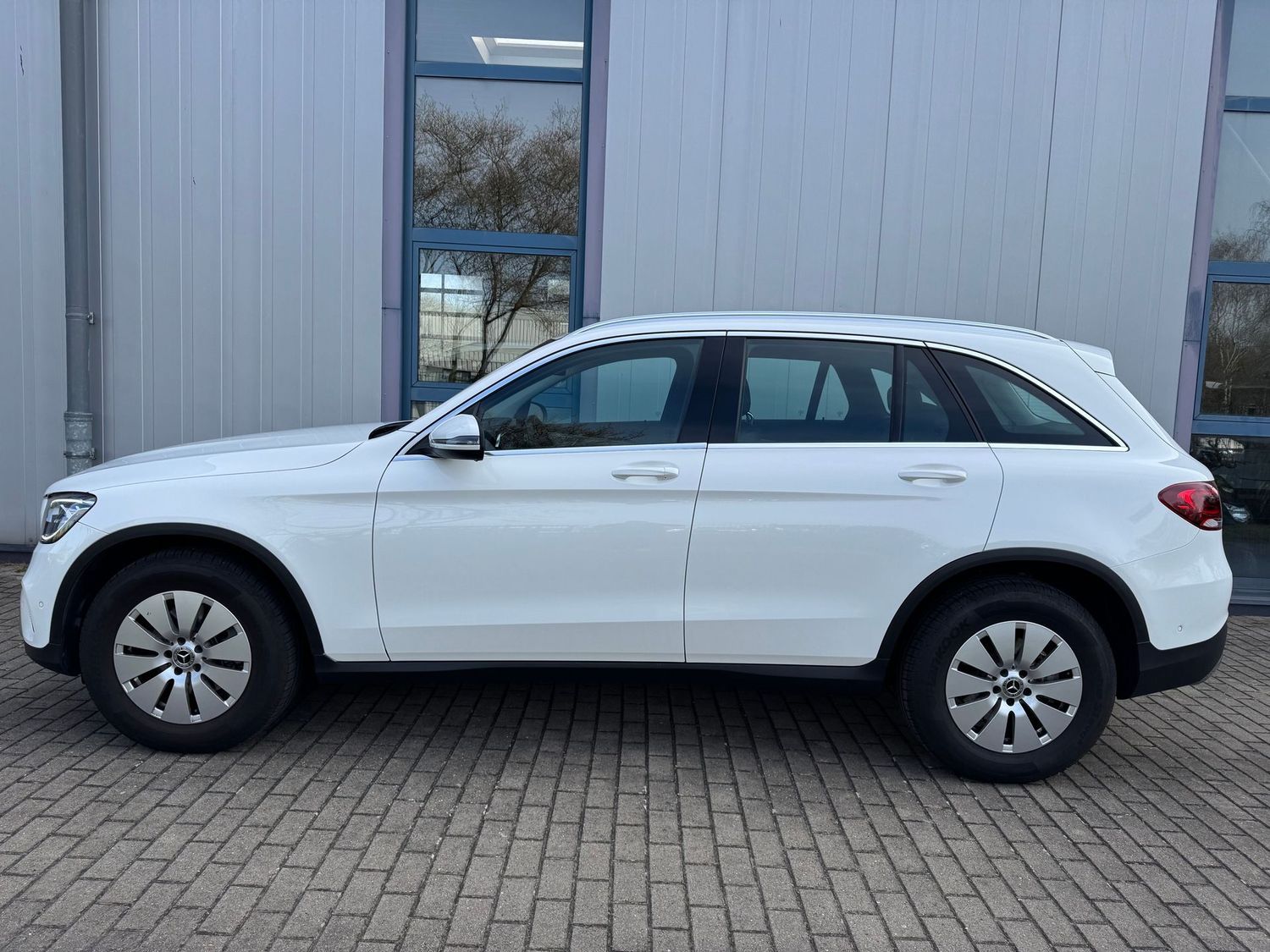 Mercedes-Benz GLC 220 d 4M Leder+Sitzbelüftung+8FachBereift+AC