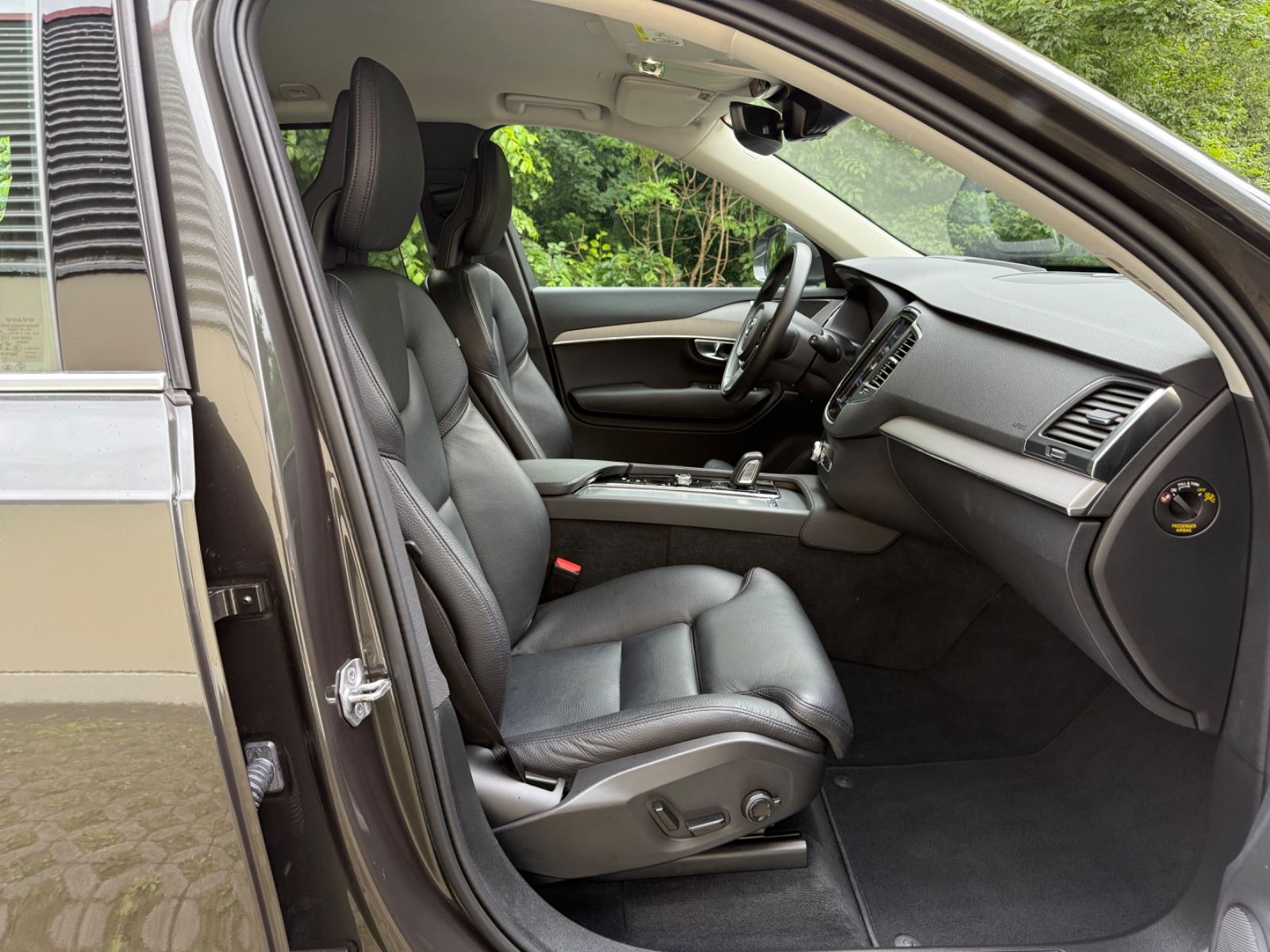 Volvo XC 90 T8 Inscription - Samsaru's Car Outlet