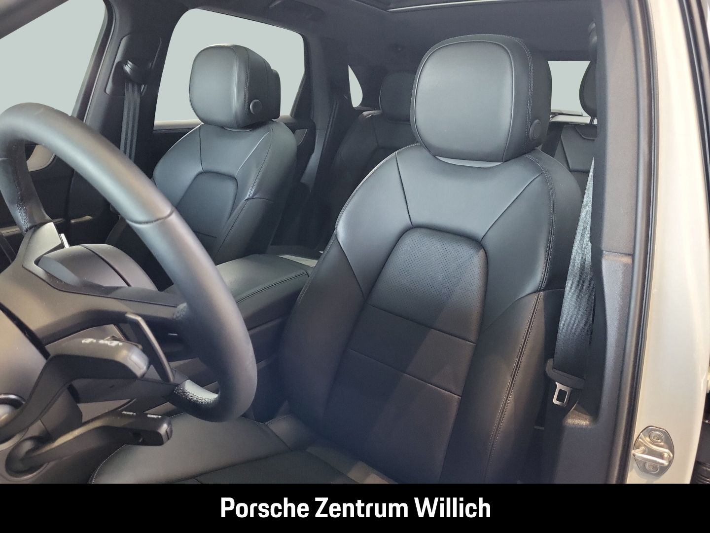 Porsche Cayenne Panoramadach Luftfederung LED-Matrix