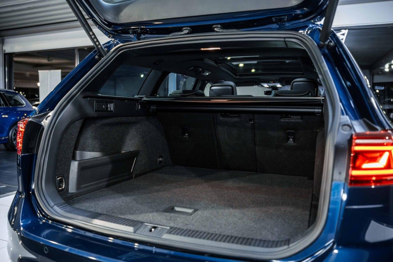 Volkswagen Passat 2.0 TDI DSG 2x R-Line STAHZG H&K PANO AHK