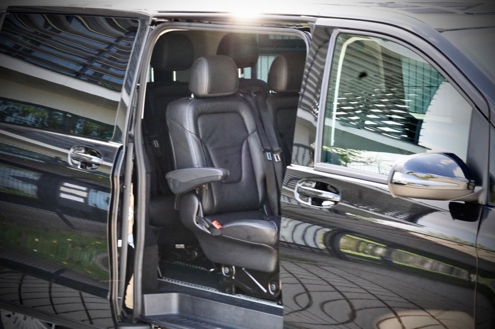 Mercedes-Benz V 300 EDITION - Samsaru's Car Outlet