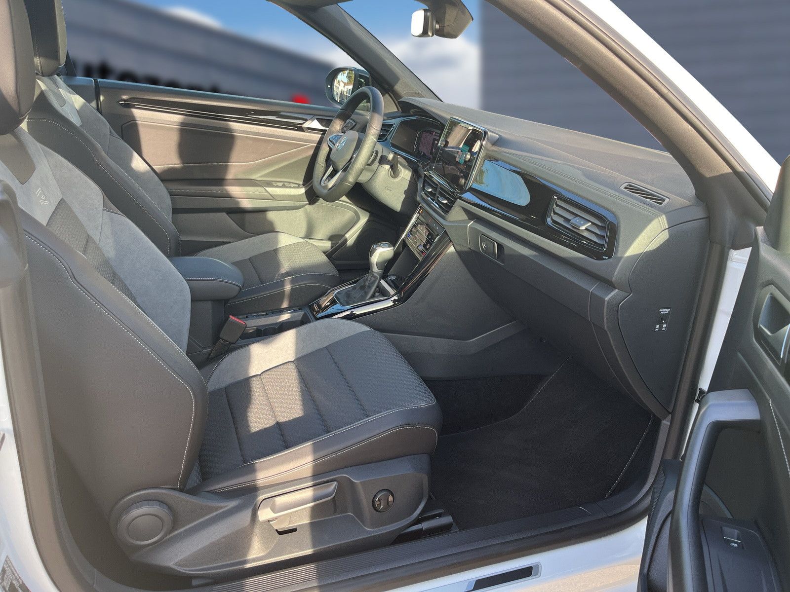 Volkswagen T-Roc R-Line - Samsaru's Car Outlet