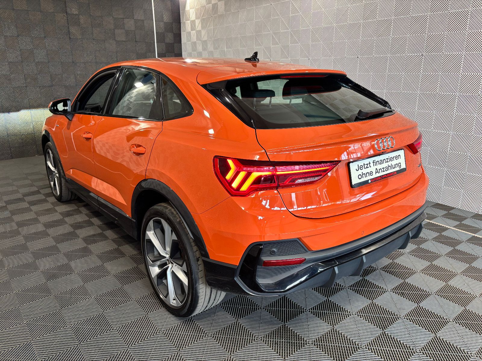 Audi Q3 Sb. 40 TFSI quattro S LINE - Samsaru's Car Outlet